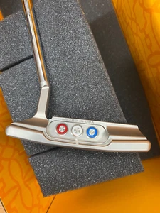 Scotty Cameron Special Select Newport 2,5 MOTO 34,5 pollici putter NUOVO πβ
- Foto 1 di 5