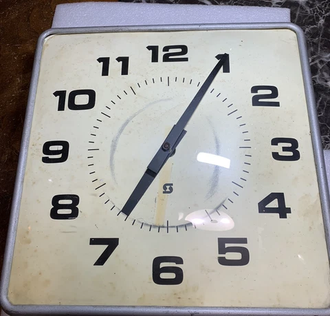 Vintage Bubble Glass Clock With aluminum frame (UNKNOWN S SYMBOL) Needs cord Cover
