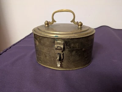 Schöne alte  Messingdose Mit Deckel Und Verschluss, Messing Dose, Schmuck  - Bild 1 von 4