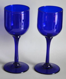 PAIR OF VINTAGE COBALT BLUE WINE GLASSES - Picture 1 of 4