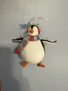 Pinguin Weihnachtsschmuck mit Schal Schneeflocke Ohrenschützer  - Bild 1 von 7