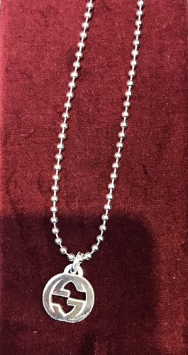 Nuovo ciondolo donna Gucci ad incastro G argento YBB47921900100