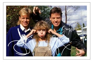 Jason Donovan, Guy Pearce & Kylie Minogue Signed 6x4 PHOTO Gift Print NEIGHBOURS - Picture 1 of 1
