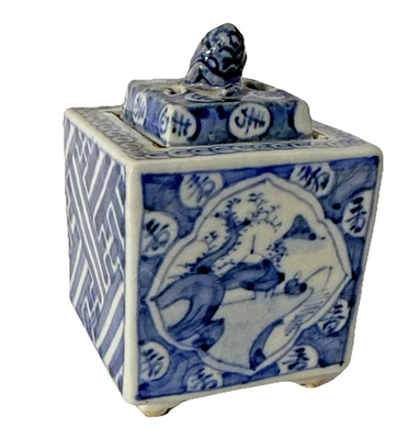 Quemador de incienso japonés vintage de porcelana azul y blanco de 2,5" cuadrado Foto 1 de 4