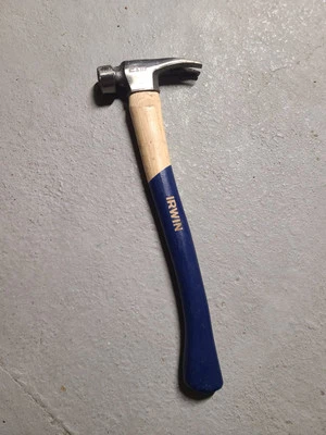 Martillo de marco de acero con cara fresada Irwin 21 oz Foto 1 de 3