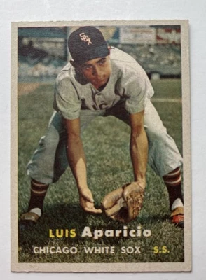 Tarjeta Topps 1957 #7 - Medias Blancas Luis Aparicio Foto 1 de 2
