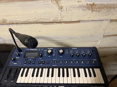 Sintetizador Novation MiniNova - Más de 256 sonidos y 37 controladores de teclas Foto 1 de 4