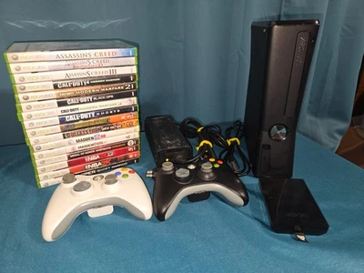 Xbox 360 320GB Negro Mate, Incluye 16 Juegos y 2 Mandos, PROBADO Foto 1 de 4