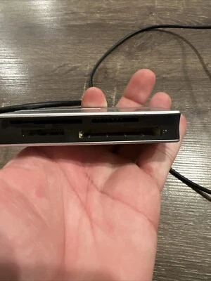 Belkin F5U211-ME usb 2.0 15-1 media reader writer  - Image 1 of 3