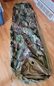 Sistema de saco de dormir militar de EE. UU. Woodland Bivy cubierta y saco forro XL Goretex - Imagen 1 de 3