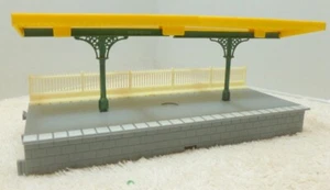 Hornby Platform with Canopy Fence & Metal Upright Supports ~ OO Gauge * - Picture 1 of 3