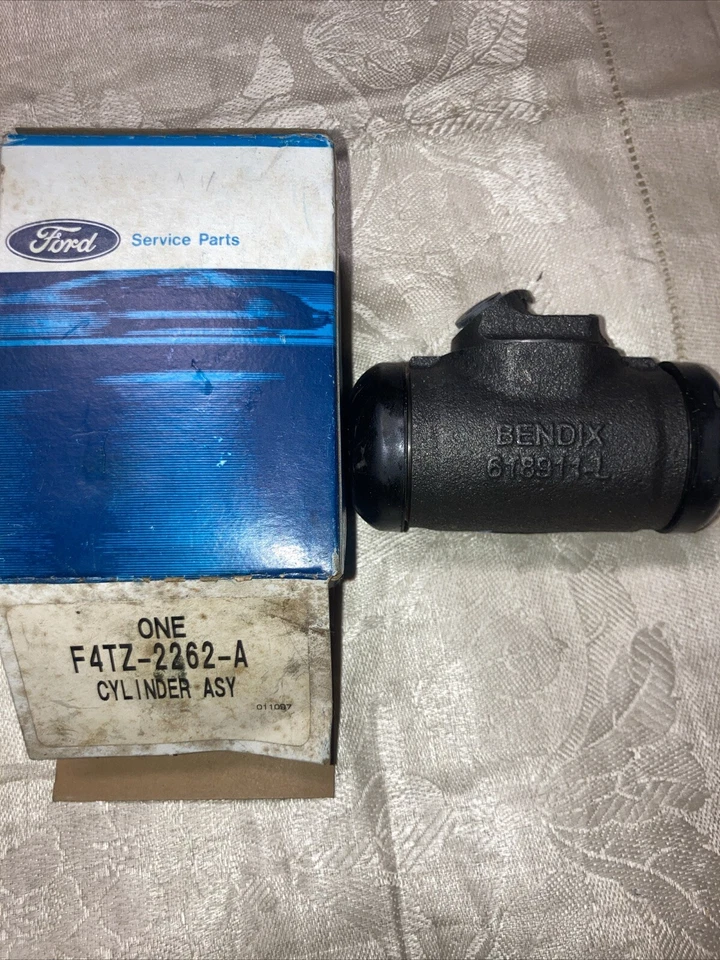 Cilindro de rueda Bendix 618911-L NOS Ford F4TZ-2262-A Foto 1 de 1