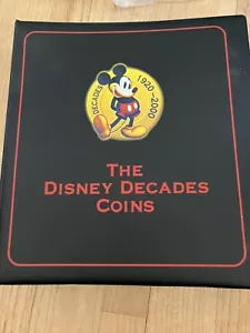Die Disney Jahrzehnte Münzen, Karten und Mappe Komplettsatz - Bild 1 von 13