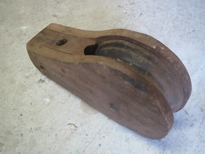 Ancienne roue en bois de palan outil agricole 19ème art populaire paysan déco - Photo 1/4