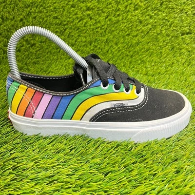 Tênis de caminhada Vans autêntico refrato arco-íris feminino tamanho 6.5 preto - Imagem 1 de 4