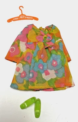 Muñeca Barbie Mod Vintage Flower Wower #1453 Conjunto Conjunto Completo Vestido Crujiente Foto 1 de 4
