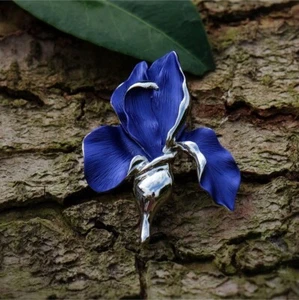 Brosche silberfarben Iris violett blau Blume - Bild 1 von 2