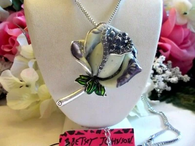 COLLAR/BROCHE COLGANTE BETSEY JOHNSON AZUL MARINO CENTRO Y PUNTA ROSA BLANCA CREMOSA Foto 1 de 4