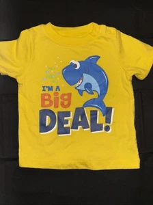 Baby Jungen GELBES S/S T-SHIRT Hai I'M A BIG DEAL 3-6 MONATE - Bild 1 von 3