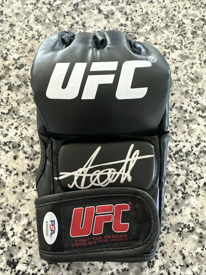 Arman Tsarukyan Autograph Signed UFC Glove PSA DNA COA - Image 1 of 1