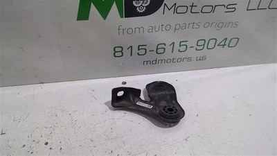 2019-2021 CHEVROLET TRAVERSE RIGHT SIDE RADIATOR UPPER SUPPORT BRACKET 84250350 - Image 1 of 4