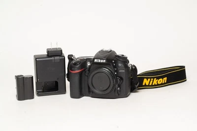 Pristine Nikon D7200 camera only 1,917 shots, battery charger tested - Image 1 of 4