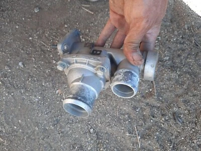  1998-2003 JAGUAR xj8 x308 v8 THERMOSTAT HOUSING 96jv-8a511-ac - Image 1 of 4