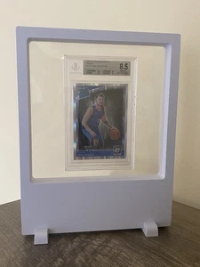 Marco de exhibición de tarjetas blanco graduado - Se adapta a BGS, PSA, CGC, SGC o dos cargadores de un solo toque - Imagen 1 de 2
