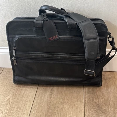 Tumi Executive Style Briefcase Laptop Carry Bag Soft genuine black Leather - Image 1 of 4