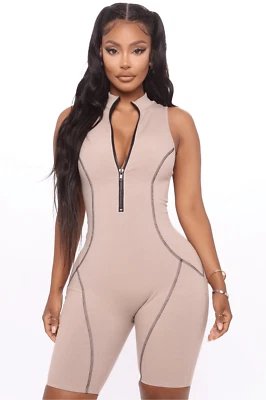 Romper Fashion Nova Sport Mode Taupe com nervuras sem mangas tamanho grande - Imagem 1 de 4