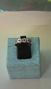 Flower Band Ring. Size M - Picture 1 of 4