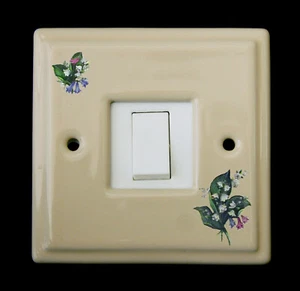 1 x Classic Cream Porcelain Single Light Switch Columbines Design - Picture 1 of 1