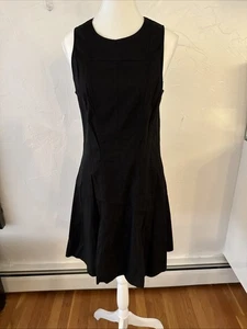 Abito Theory lino elasticizzato lunghezza ginocchio 8 nero senza maniche svasato LBD da indossare al lavoro - Foto 1 di 8