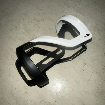 Specialized Zee Cage II Белая Черная Клетка для Бутылок с Боковой загрузкой ПРАВАЯ Композитная - Изображение 1 из 4