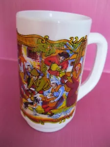 Arcopal Milk Glass Mug Brueghel France Renaissance Village Dancing Scene Vtg - Foto 1 di 5