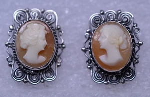 VINTAGE 800 SILVER FILIGREE HAND CARVED SHELL CAMEO SCREWBACK EARRINGS - Picture 1 of 5