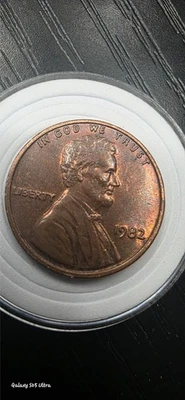 Rare 1982 Lincoln Memorial Penny Coin Huge Die Crack Near Mint Date / Oxidized - Image 1 of 4