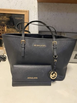 Michael Kors Jet Set Tote Handbag/wallet  Matching Set Black - Image 1 of 4