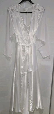 Natori White Bridal Long Robe/Slip Dress Embroidered Floral Elegant Gown Size M - Image 1 of 4