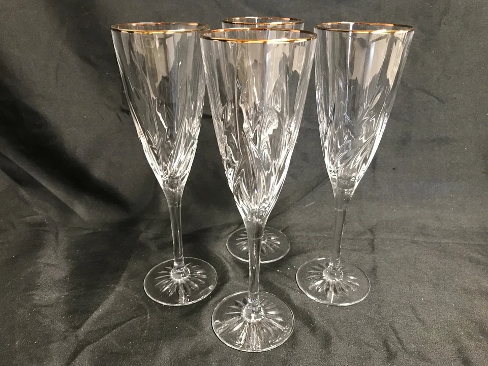 Juego de 4 ~ Copas de Vino Borde Dorado ~ Hoja / Vid ~ 8 5/8" Alto x 2 1/2" Ala Foto 1 de 4