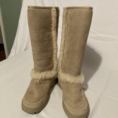 UGG Sunburst Bota Alta Arena Resistente al Agua Gamuza Mujer Piel Talla 9 Usada Una Vez Foto 1 de 4