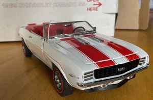 Boxed Danbury Mint 1969 White Red Stripes Chevrolet Camaro SS 1:24th Scale - Picture 1 of 23