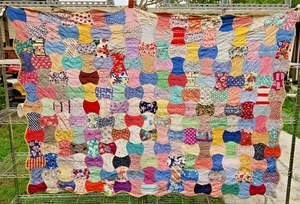 Vgt Hand Sewn Bowtie Hourglass Patchwork Cotton Filled Quilt 58x80" Scalloped - Picture 1 of 24