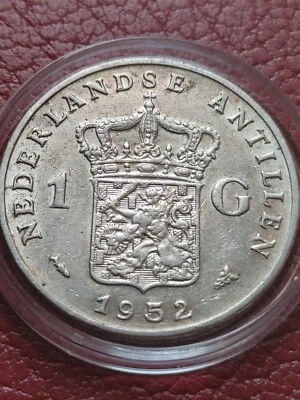 About Uncirculated 1952 Silver Gulden, DUTCH ANTILlES .720  HOLDER  - Image 1 of 4