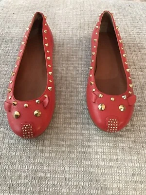 Pisos planos de ballet Marc by Mac Jacobs de cuero con púas de ratón. Rojo. 8 1/2. Foto 1 de 4