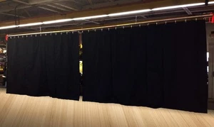 Lotto di (2) Tende/Sfondo/Divisorio da Palco Nero, 11 H x 15 W ciascuna, Non FR - Foto 1 di 1
