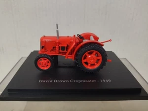 DAVID BROWN CROPMASTER 1949 RED/ORANGE TRACTOR/FARMER 1:43 UH HACHETTE - Imagen 1 de 3