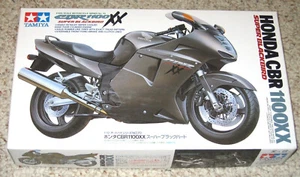 Tamiya 1/12 Honda CBR1100xx Super Blackbird - Picture 1 of 2