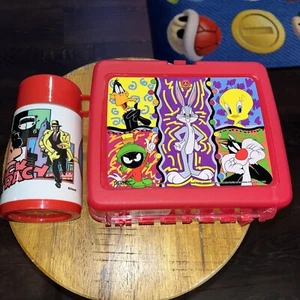 Vintage 1997 Looney Tunes Plastic Lunchbox- With Thermos - Picture 1 of 2