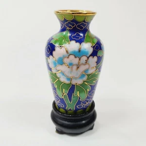 "Mini jarrón Cloisonne de colección con base de plataforma de madera 2"" blanco azul crisantemo" - Imagen 1 de 12